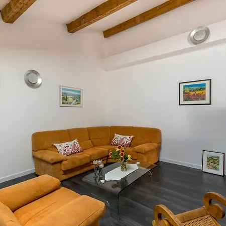 아파트 Zwischen Meer- Seen Und Bergen By Interhome Hérépian