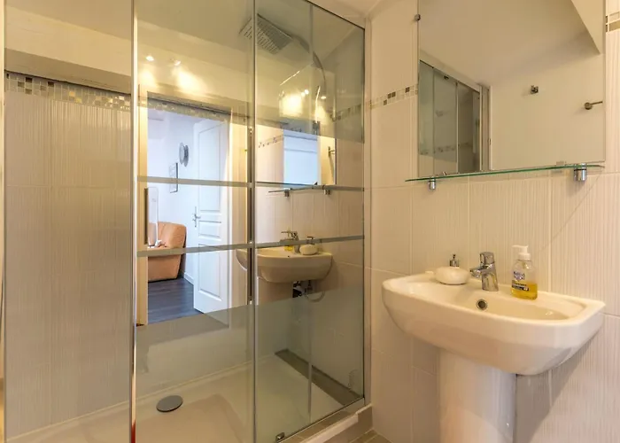 아파트 Zwischen Meer- Seen Und Bergen By Interhome